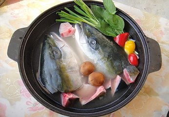  【成都火鍋培訓(xùn)】四川魚頭火鍋秘制香料、湯底